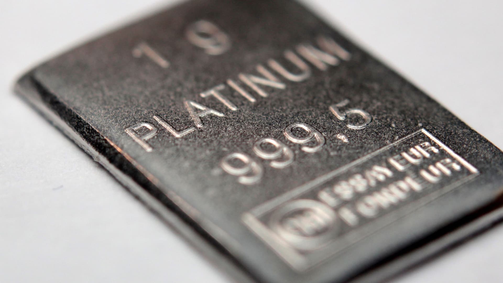 Nahaufnahme eines Platinbarrens